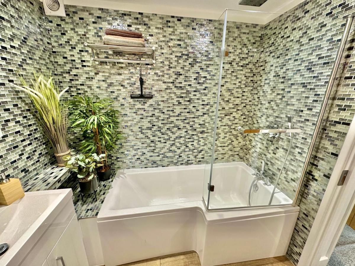 Stunning Sea View Two Double Bedroom Apartment - With Balcony - Opposite Beachfront Walk Bournemouth Exterior foto