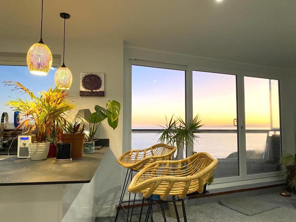 Stunning Sea View Two Double Bedroom Apartment - With Balcony - Opposite Beachfront Walk Bournemouth Exterior foto